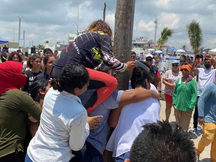 Buena participación en concurso de palo encebado en Boca del Río (+Video)