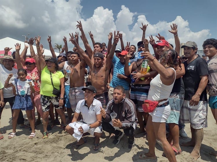 En Boca del Río, ciudadanos y turistas se divierten en concurso de cuerdas (+Video)