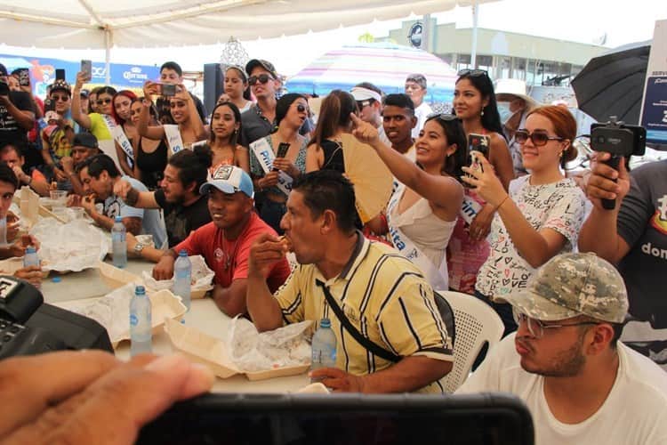 Realizan concurso de comelones en Plaza Banderas de Boca del Río (+Video)