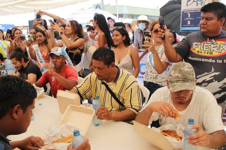 Realizan concurso de comelones en Plaza Banderas de Boca del Río (+Video)