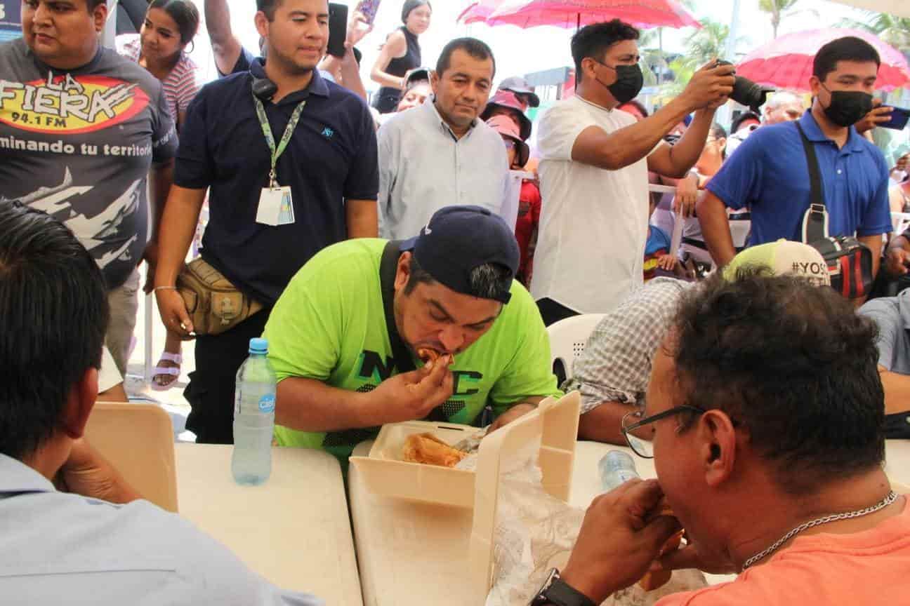 Realizan concurso de comelones en Plaza Banderas de Boca del Río (+Video)