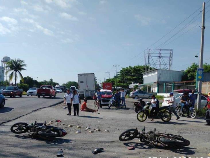 Automovilista atropella a dos motociclistas en Tierra Blanca