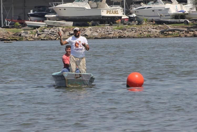 Pescadores participan en concurso de atarrayas por las Fiestas de Santa Ana 2022