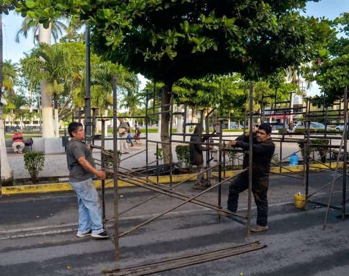 Inicia instalación de gradas para Carnaval de Cardel 2022