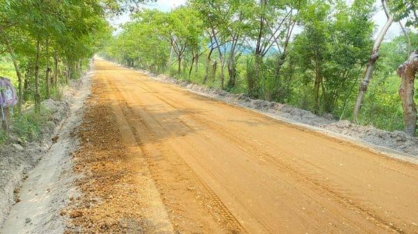 Rehabilitan caminos de Moloacán tras daños por lluvias