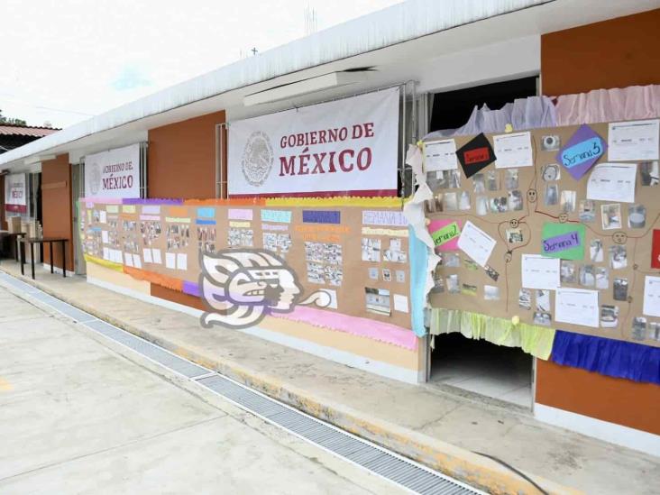 Entregan apoyos de ‘La Escuela es Nuestra’ en zonas rurales de Xalapa