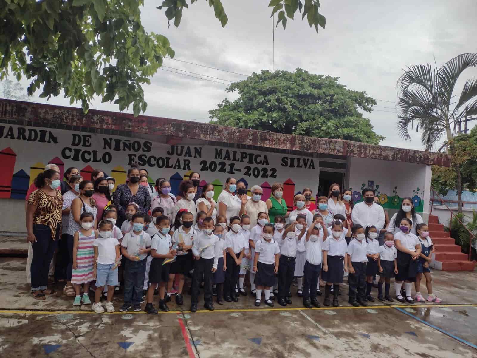 Preside diputada federal graduación de jardín de niños en Veracruz