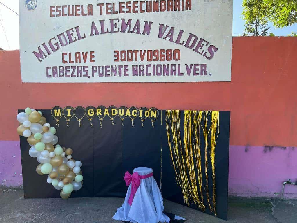 En escuela de Puente Nacional alumnos reciben solo reconocimientos por miedo al covid