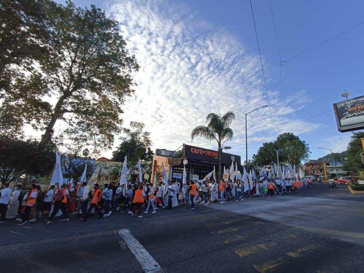 Católicos de Xalapa marchan por la paz