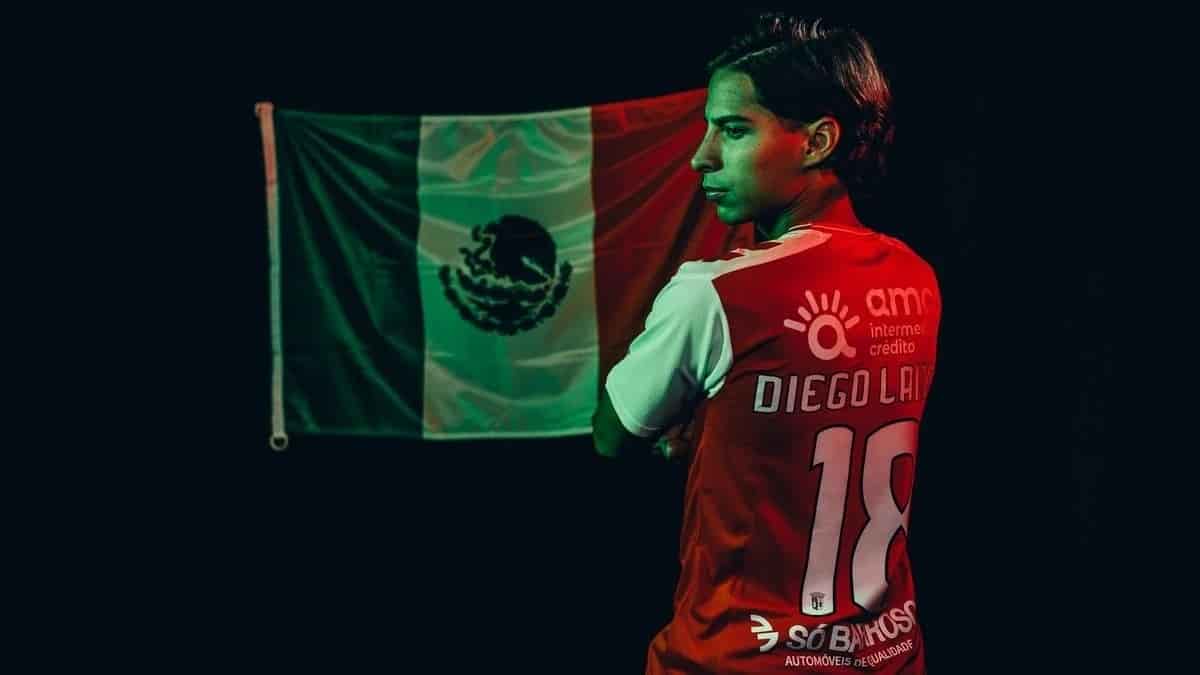 En su presentación, Diego Lainez es recibido por la afición del Sporting Braga