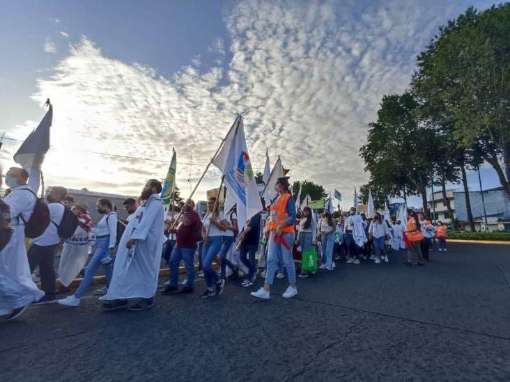 Católicos de Xalapa marchan por la paz