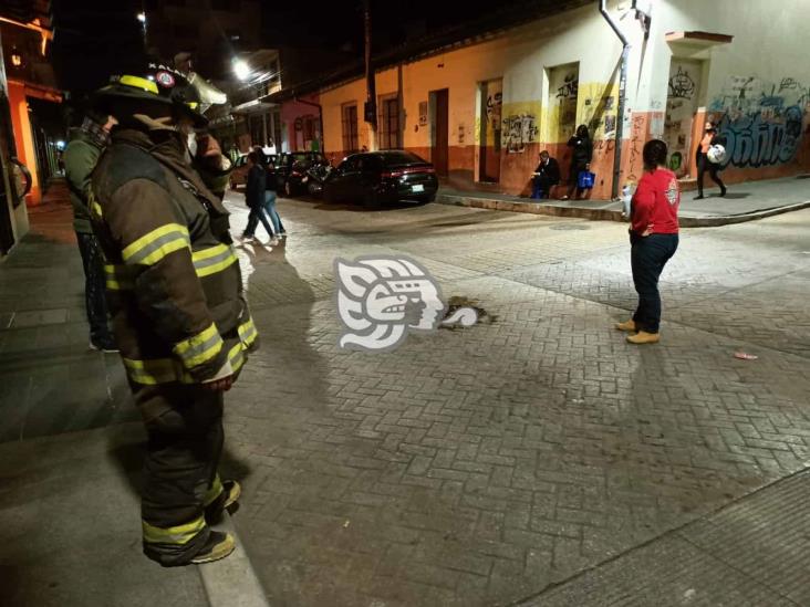 Olor a gas moviliza a Bomberos en el centro de Xalapa