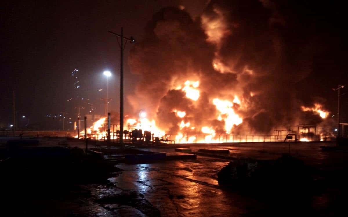 Tormenta provocó incendio en Refinería Madero, Tamaulipas; hay un trabajador muerto