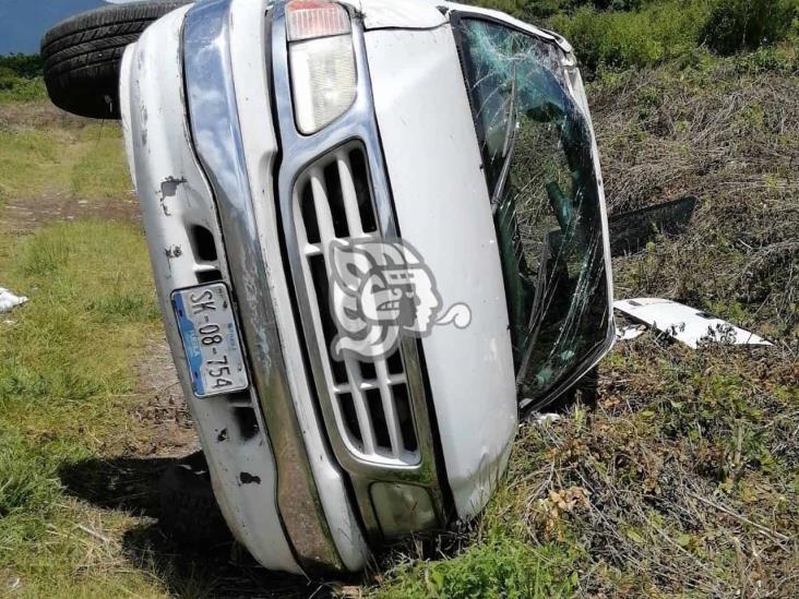 Doble volcadura sobre la Orizaba-Puebla deja 4 heridos