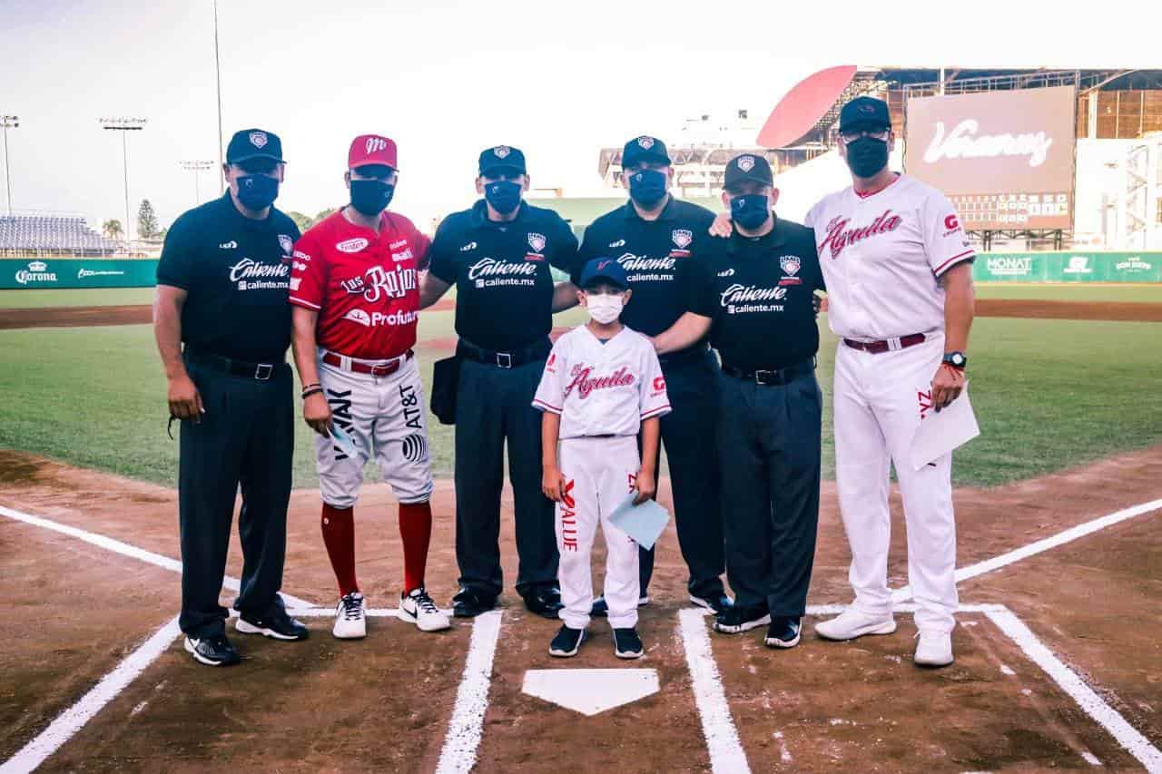 Gus, el mánager más joven del beisbol mexicano con apenas 8 años (+video)