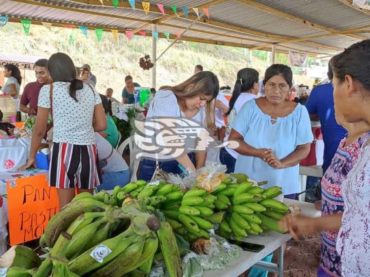 Benefician a productores de Tihuatlán; realizan venta