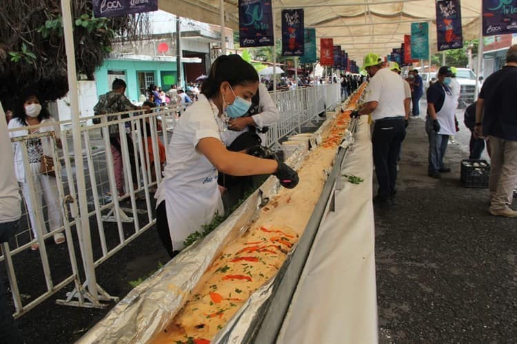 200 personas prepararon el filete relleno de mariscos por Fiestas de Santa Ana 2022