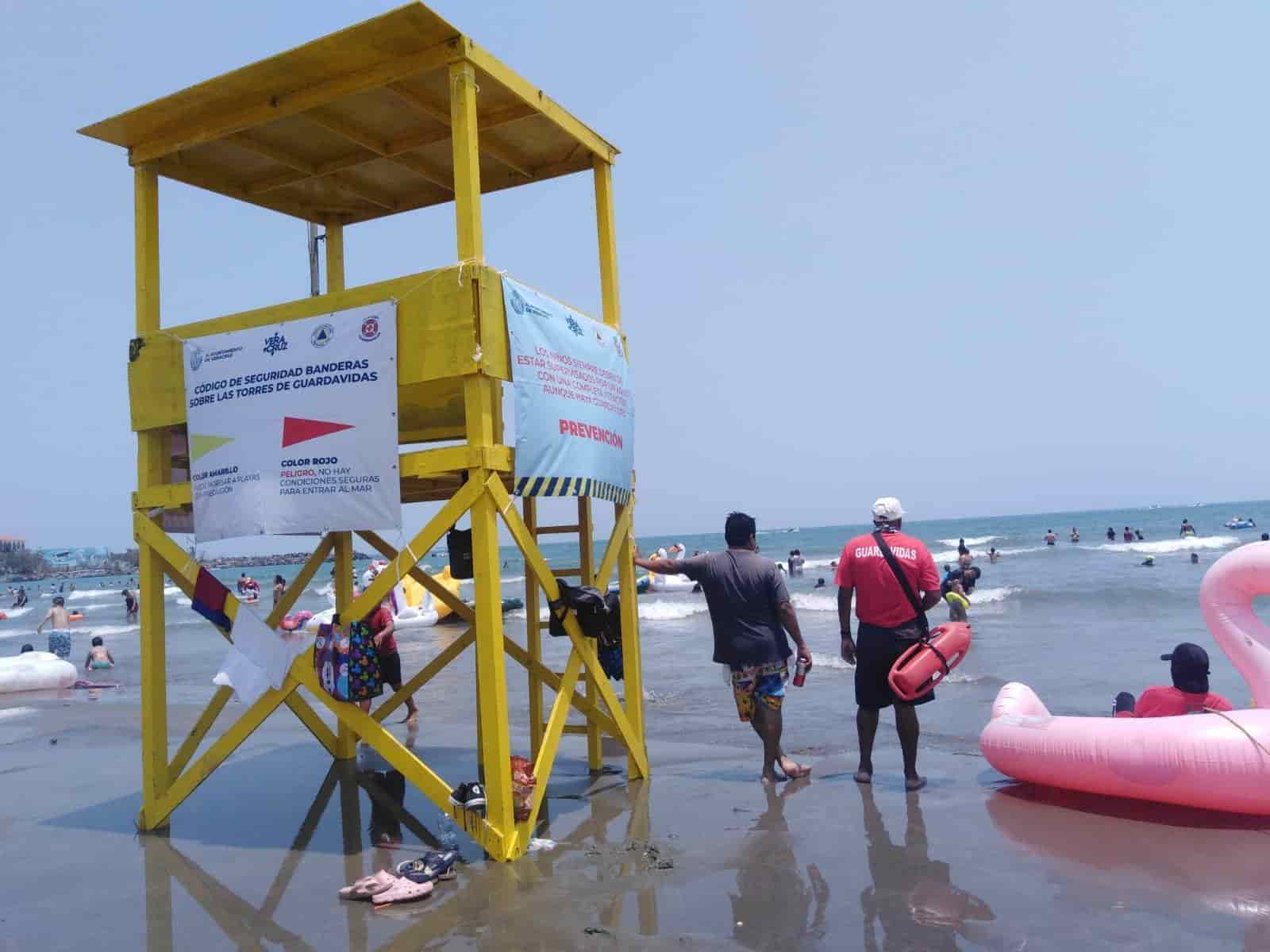 35 guardavidas vigilarán zona de playas de Veracruz por periodo vacacional de verano