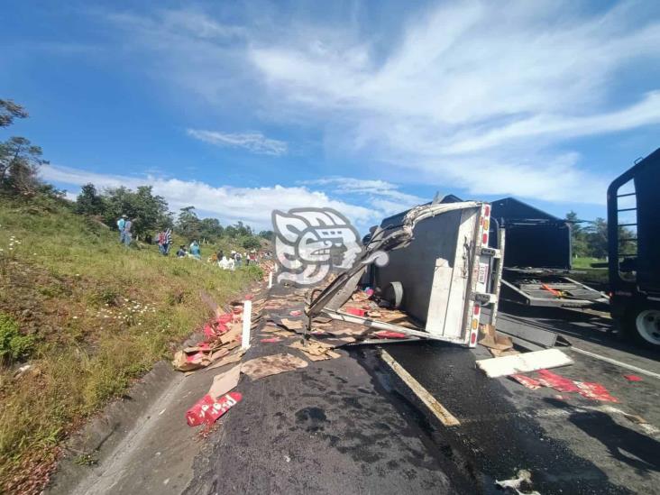 Volcadura en libramiento Xalapa-Perote deja un muerto