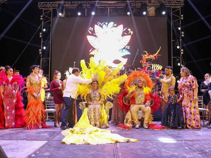 Coronan a América I y La Mona I como Reyes de la Alegría del Carnaval de Cardel