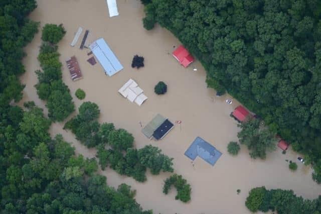 Suman 26 muertos por inundaciones en Kentucky; prevén encontrar más cuerpos