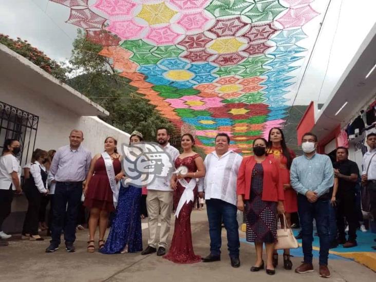 (+Video) ¡Fiesta! Llena de colores y diversión, arranca feria patronal en Acultzingo