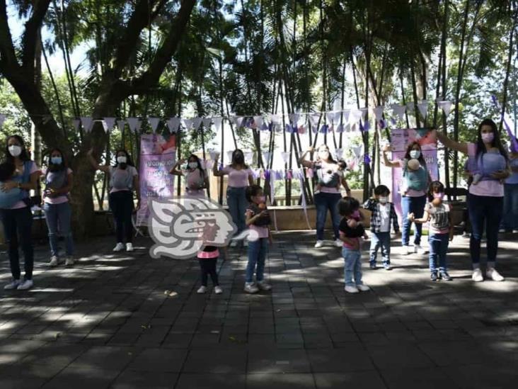 Este domingo, madres realizan Gran Lactada 2022 en Xalapa