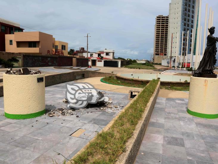 Plaza de las Culturas ¿otro lugar de Coatzacoalcos camino a la ruina?