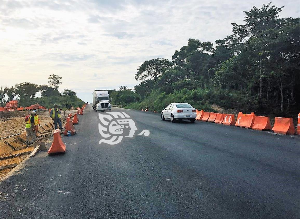 Muere transportista al caer a barranco en carretera Raudales-Las Choapas