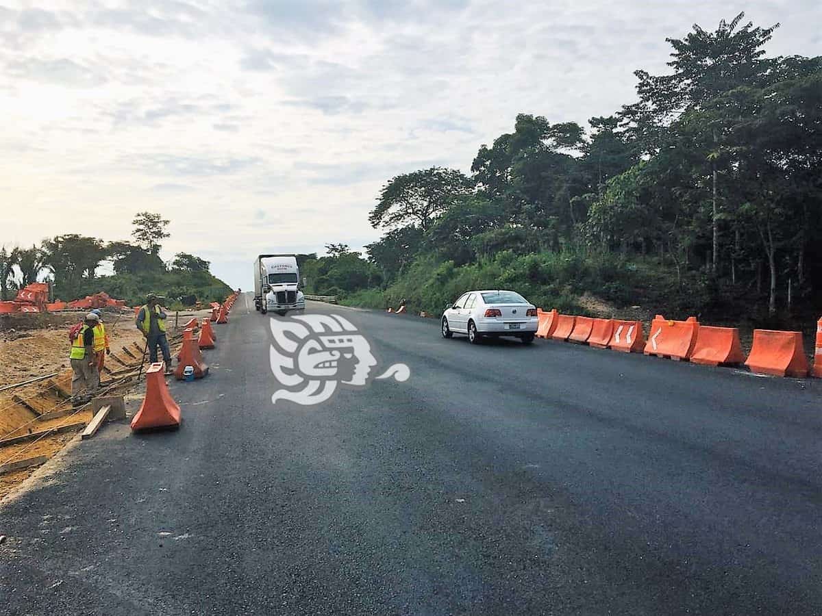 Muere transportista al caer a barranco en carretera Raudales-Las Choapas