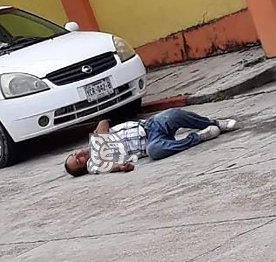 Se queda dormido en la calle y moviliza a policías en Minatitlán