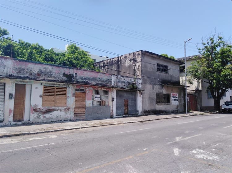 En el abandono, antiguas oficinas administrativas del Seguro Social en Veracruz