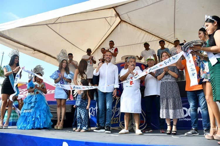 Realizan el torito más grande del mundo en Boca del Río por Fiestas de Santa Ana 2022