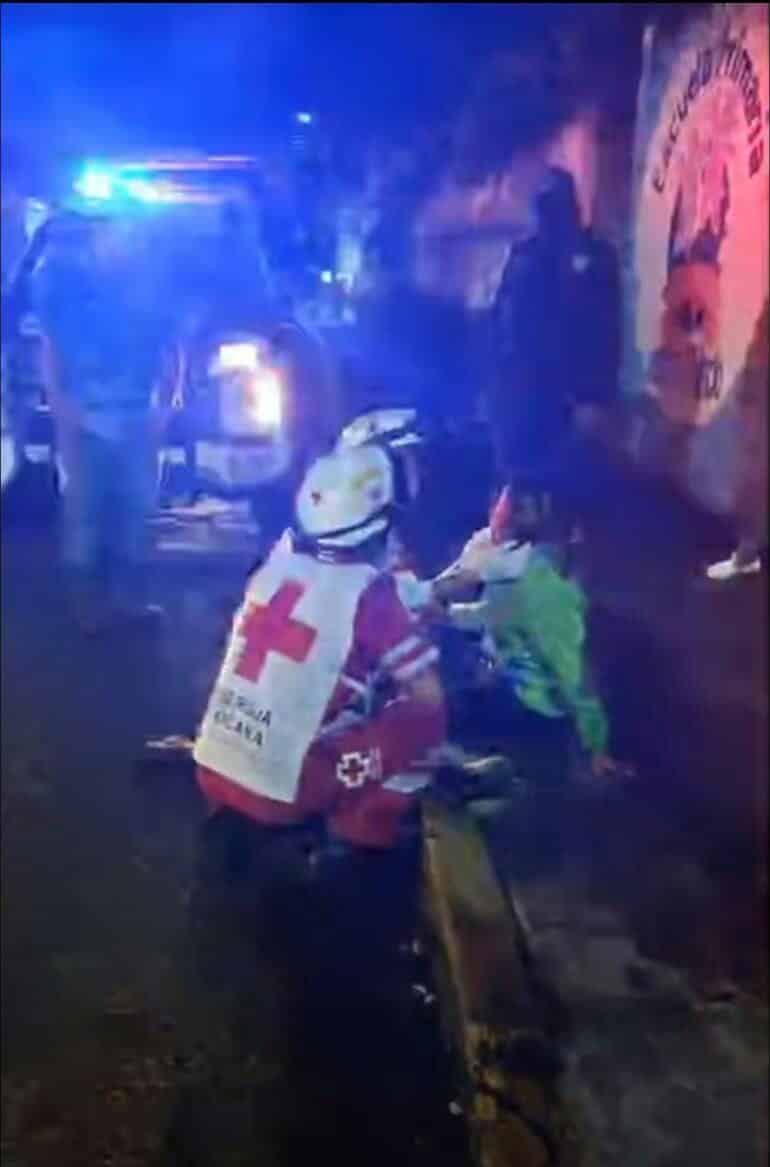 Mujer repartidora derrapó en su motocicleta en Huatusco