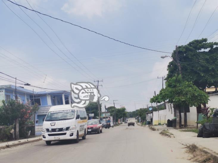 Largas filas de automovilistas para salir de Nanchital