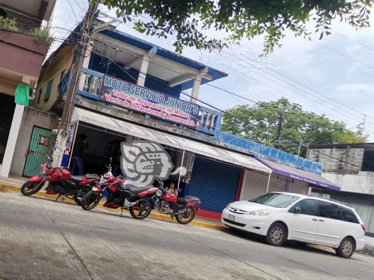 (+Video) Van contra talleres mecánicos que invaden calles de Nanchital