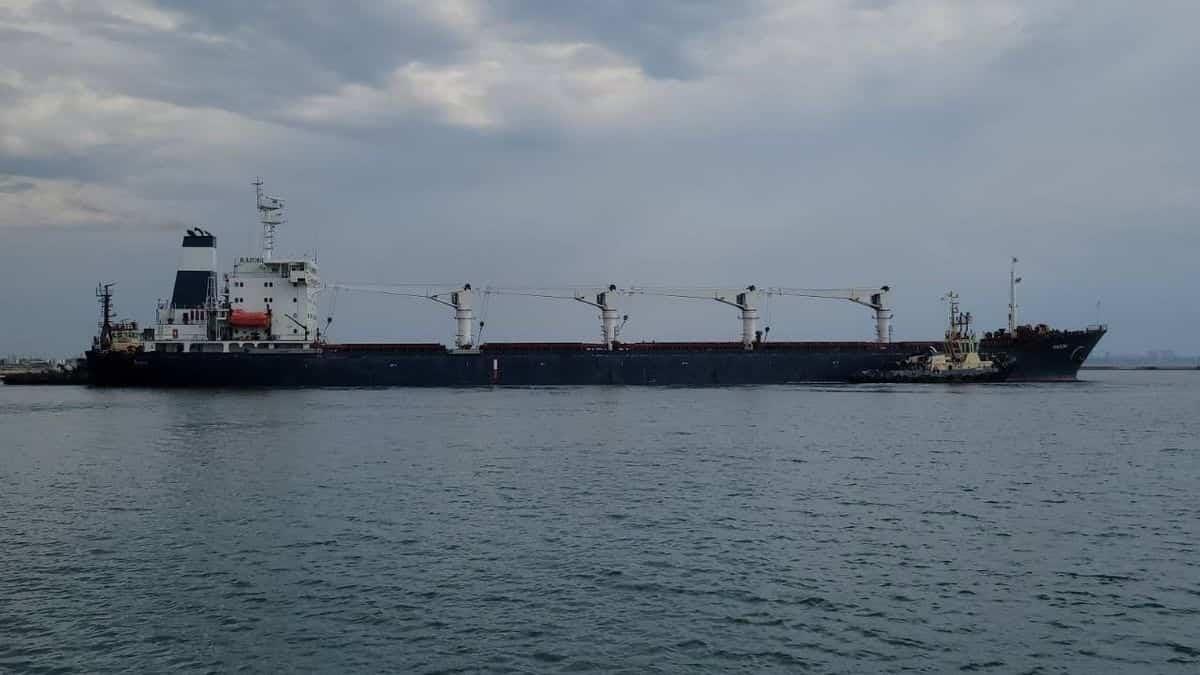 Sale el primer barco cargado con grano de Ucrania