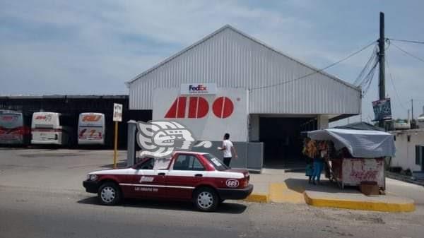 Comando armado roba cajero en terminal de autobuses de Las Choapas