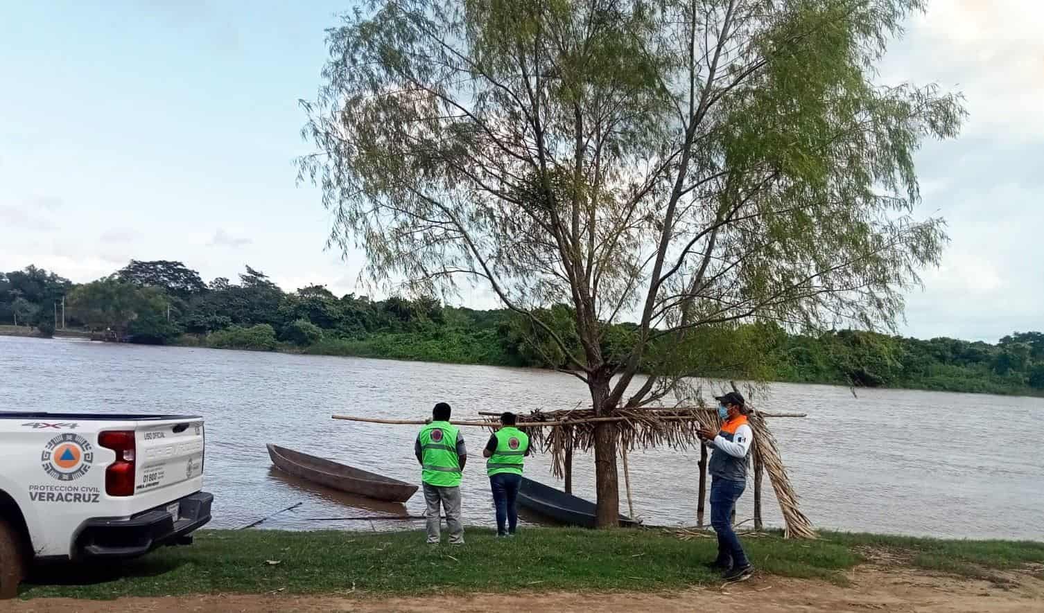 Por crecida de ríos, SPC ordena el cierre de playas en Texistepec