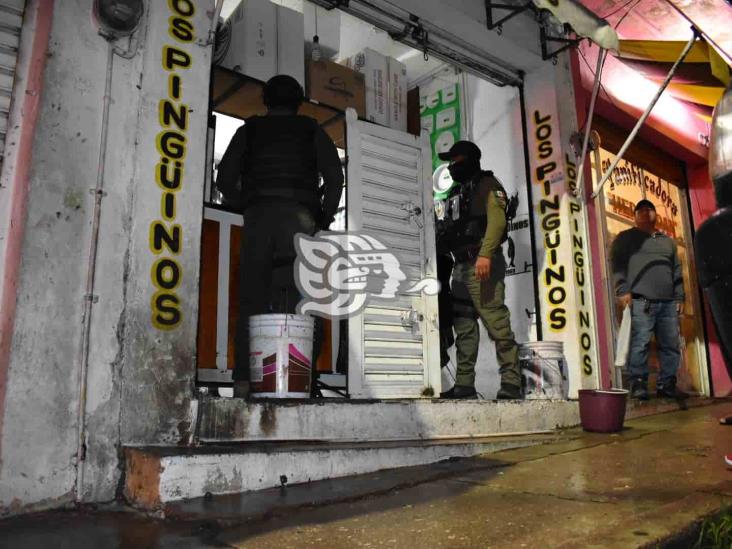 Con “bombas molotov”, vandalizan negocio en Acayucan; presumen extorsión