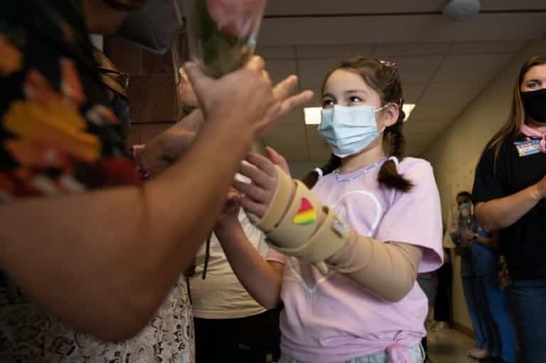 VIDEO: Sobreviviente del tiroteo en primaria de Texas por fin dejó el hospital