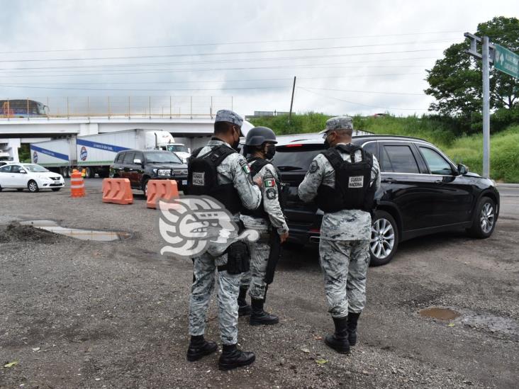 Ken Salazar inspeccionó retén migratorio en el sur de Veracruz