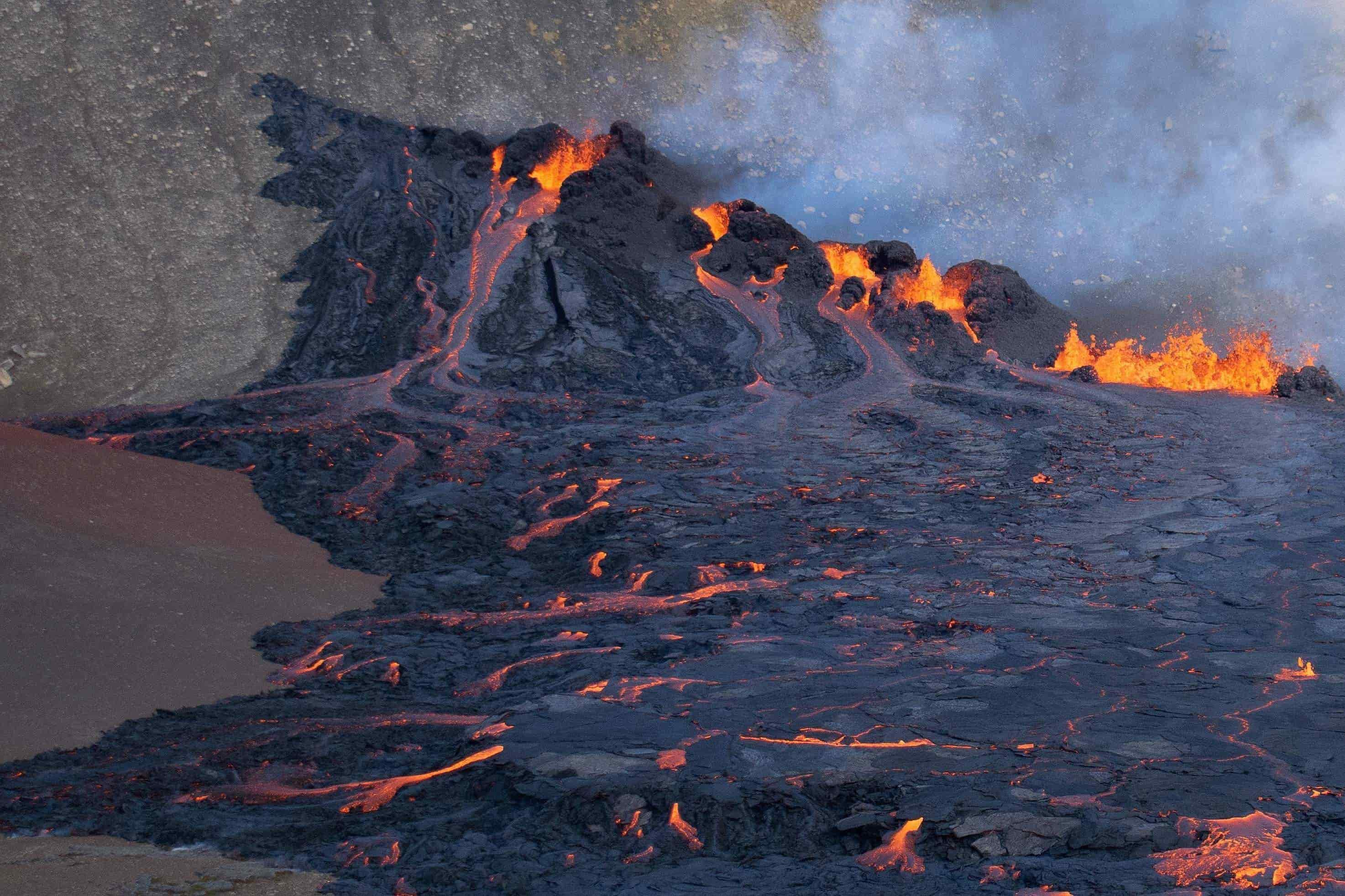 Volcán Fagradalsfjall entra en erupción al suroeste de Islandia