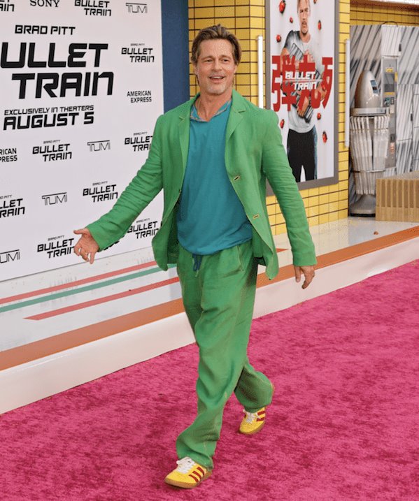 Brad Pitt luce look casual en la alfombra roja de “Bullet Train” en Los Ángeles