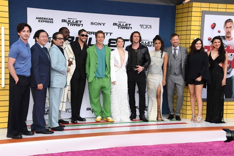 Brad Pitt luce look casual en la alfombra roja de “Bullet Train” en Los Ángeles