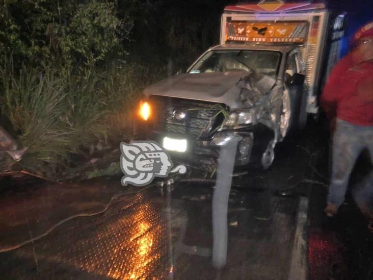 Vuelca camioneta en la carretera Xalapa- Alto Lucero