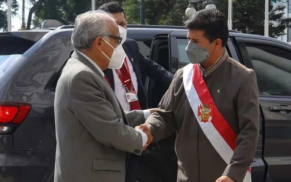 Por “motivos personales”, renuncia primer ministro de Perú