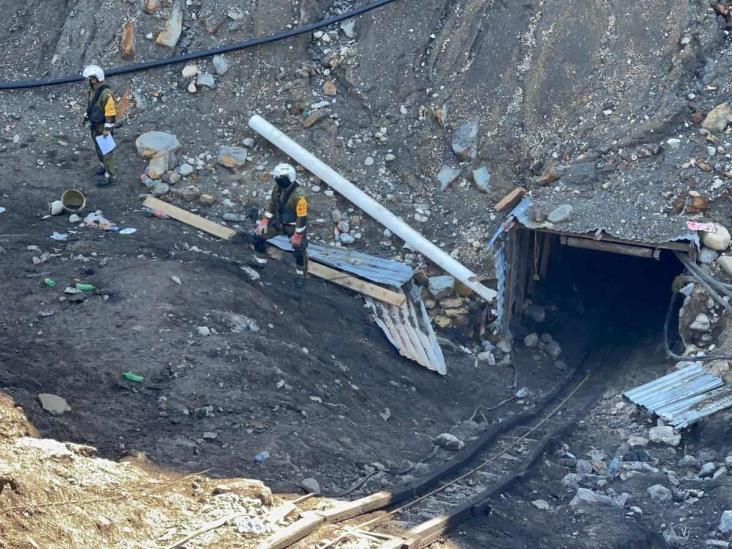 (+Video) Quedan atrapados 11 mineros tras derrumbe de un pozo en Coahuila