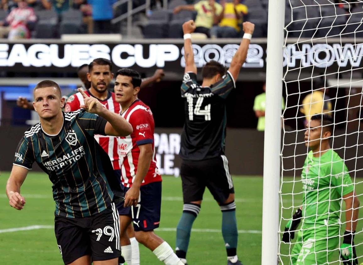 Con Chicharito, LA Galaxy exhibe mal momento de Chivas