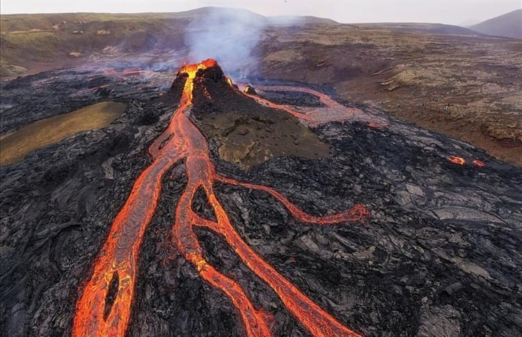 Volcán Fagradalsfjall entra en erupción al suroeste de Islandia